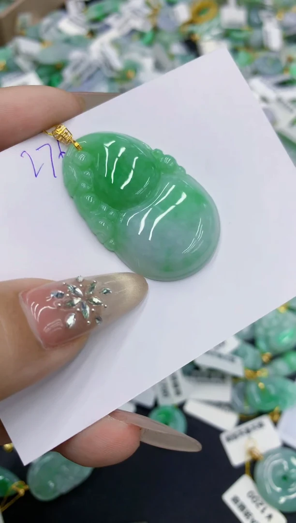 翡翠18K金镶嵌颈饰111111111111111