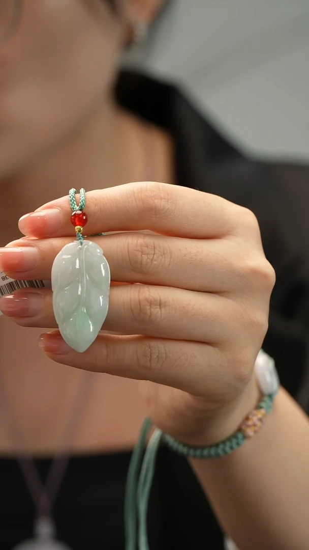 翡翠未镶嵌颈饰叶子