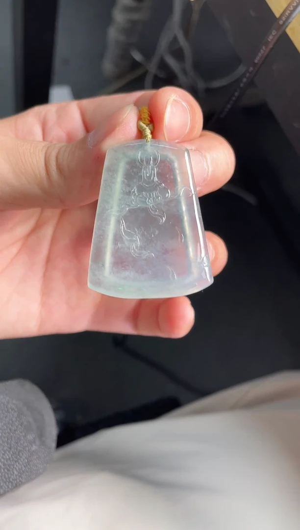 翡翠未镶嵌颈饰挂件