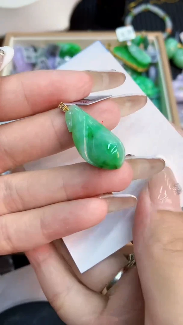 翡翠18K金镶嵌吊坠(不含链)1