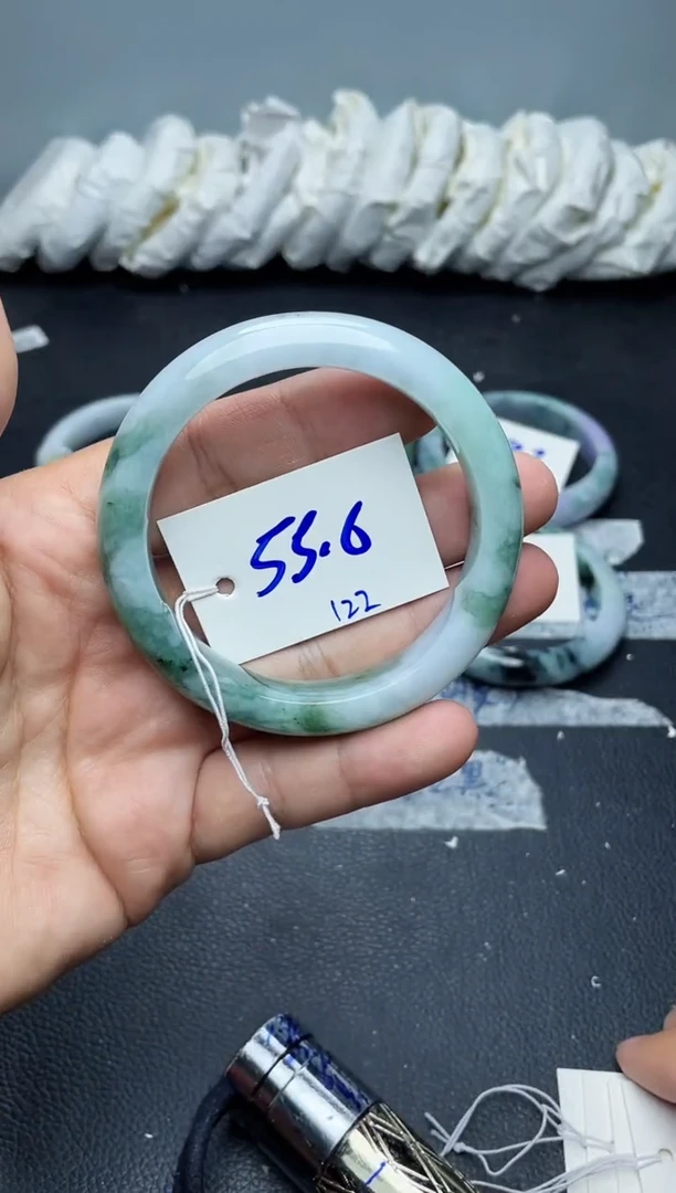 未镶嵌手镯翡翠122