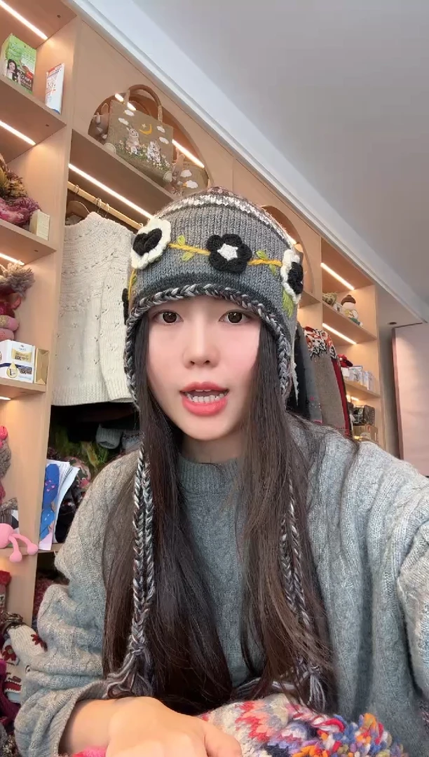 羊毛灰色勾花护耳帽