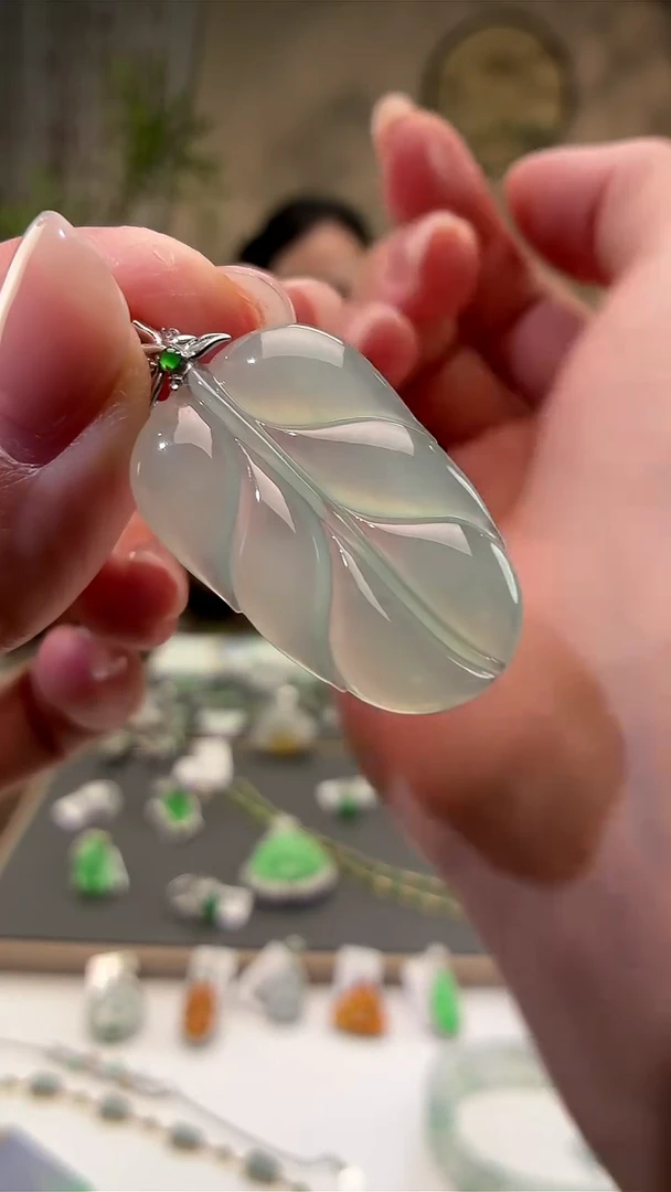 吊坠(不含链)18K金镶嵌翡翠叶子