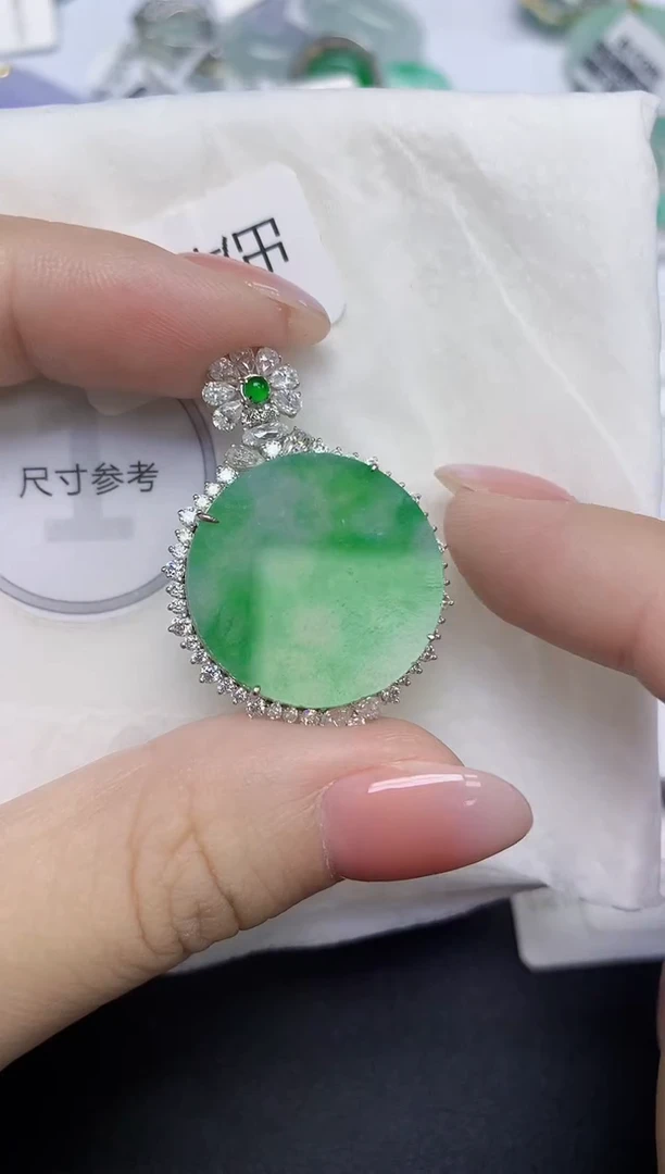 颈饰18K金镶嵌翡翠天然缅甸翡翠A货多样性发一件
