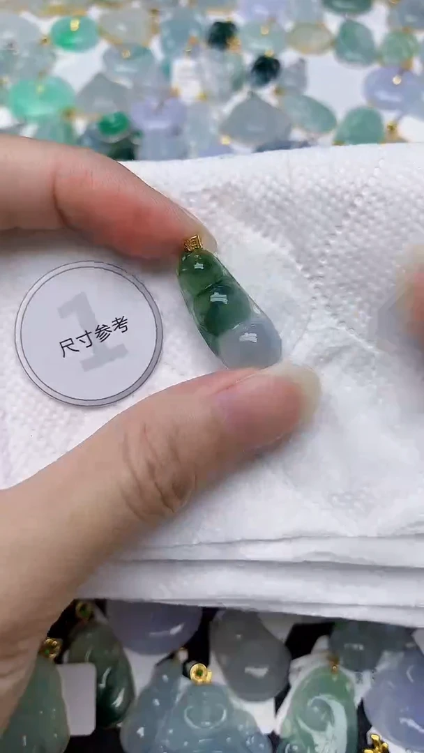 颈饰18K金镶嵌翡翠天然A货翡翠