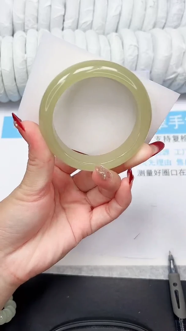 未镶嵌手镯石英质玉53-56CQ