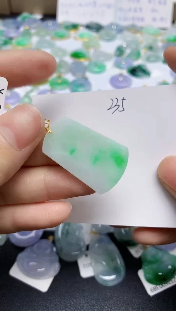 翡翠18K金镶嵌颈饰天然缅甸翡翠A货