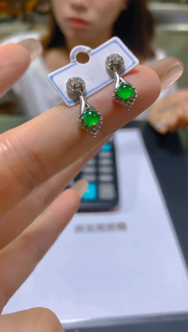 未镶嵌翡翠耳饰多样性发一