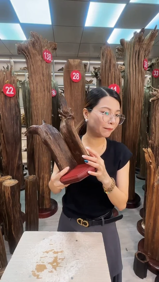 沉香碎屑沉香茶****）原料摆件工艺品一百以上带底座沉香