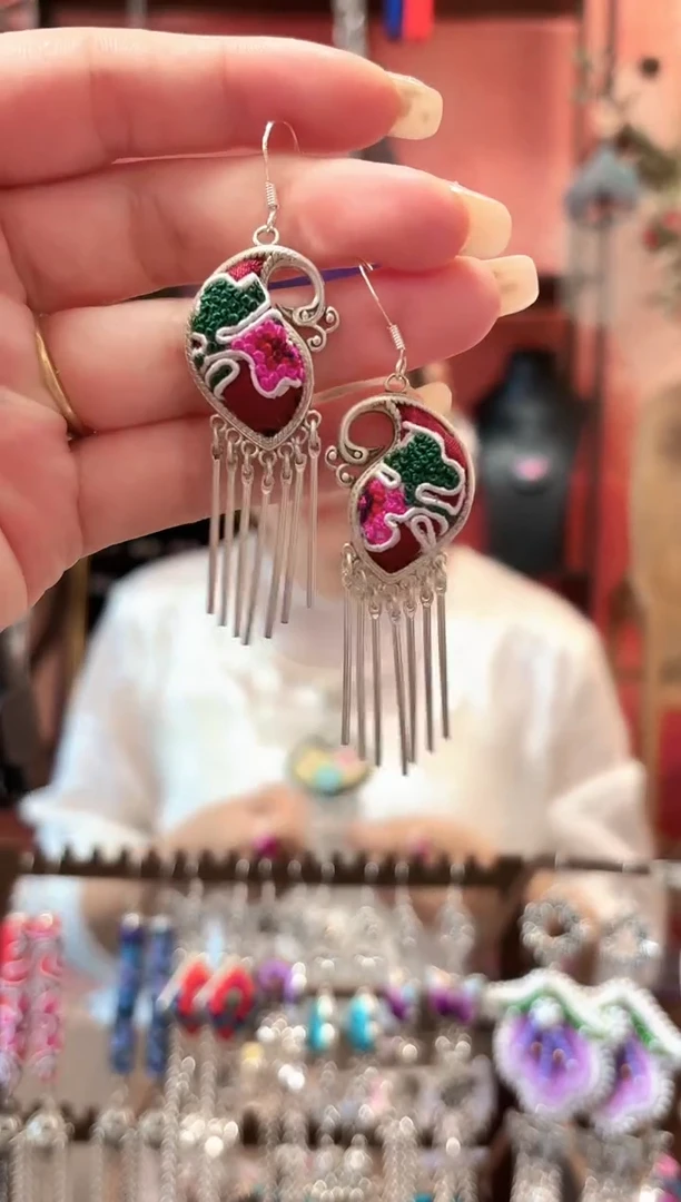织绣云织谣民族风精美饰品   164