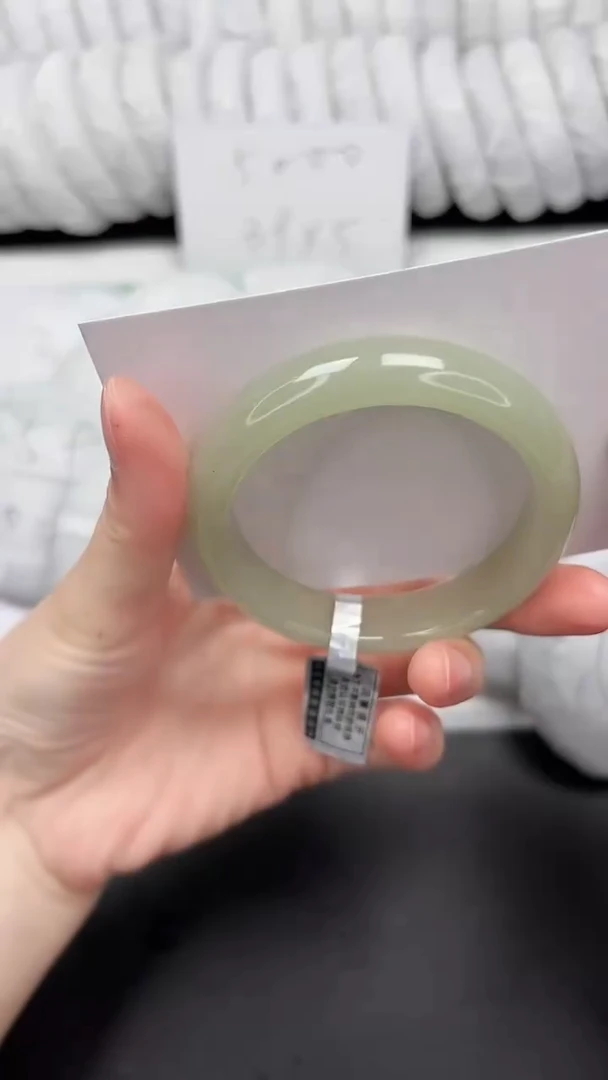 未镶嵌手镯石英质玉55-52.5DK