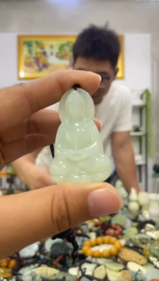 未镶嵌岫玉吊坠