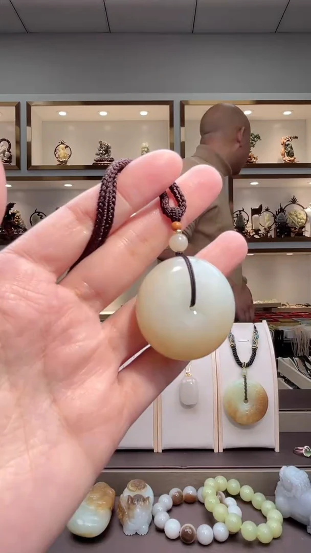 颈饰未镶嵌和田玉苏