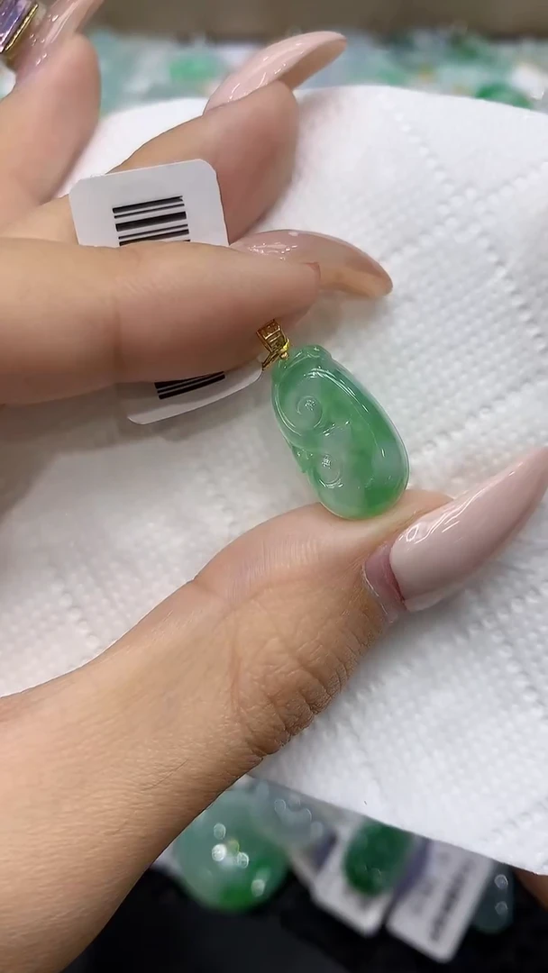 颈饰18K金镶嵌翡翠111111111111