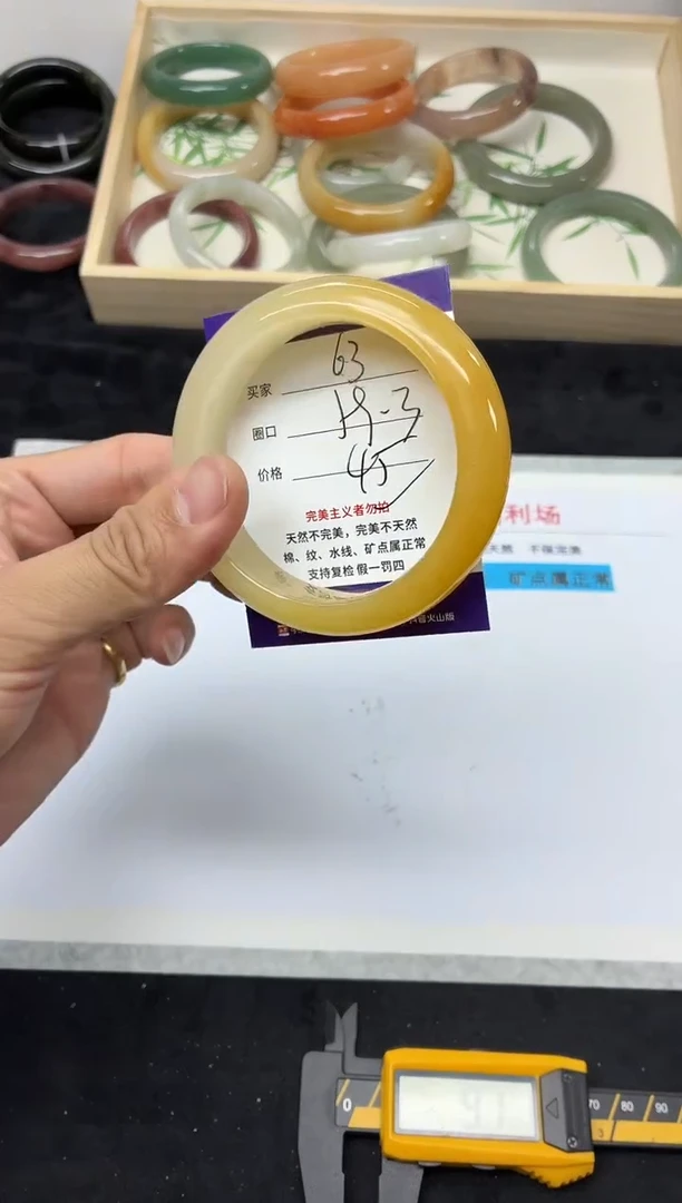 未镶嵌手镯石英质玉63