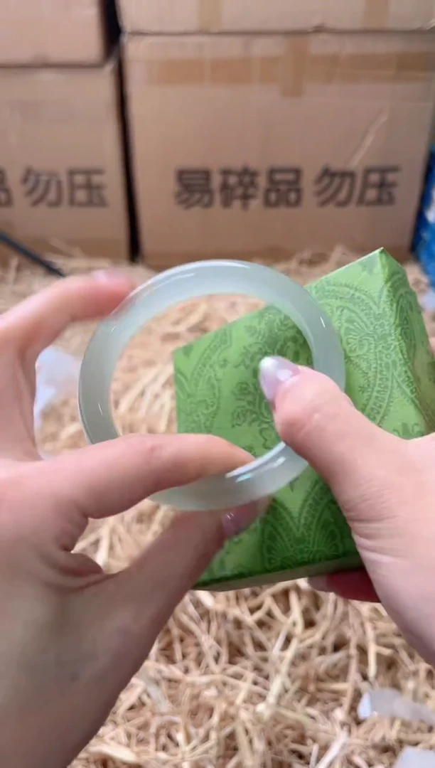 未镶嵌手镯石英质玉D-LVHE-65