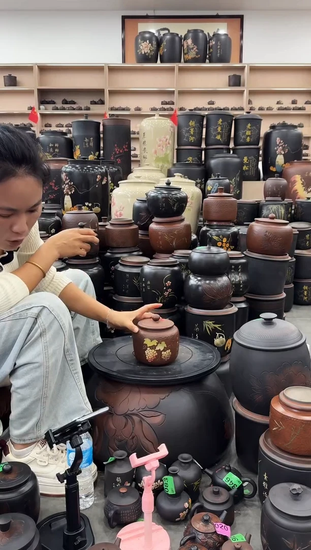 罐瑕疵彩填锤纹茶叶罐 736