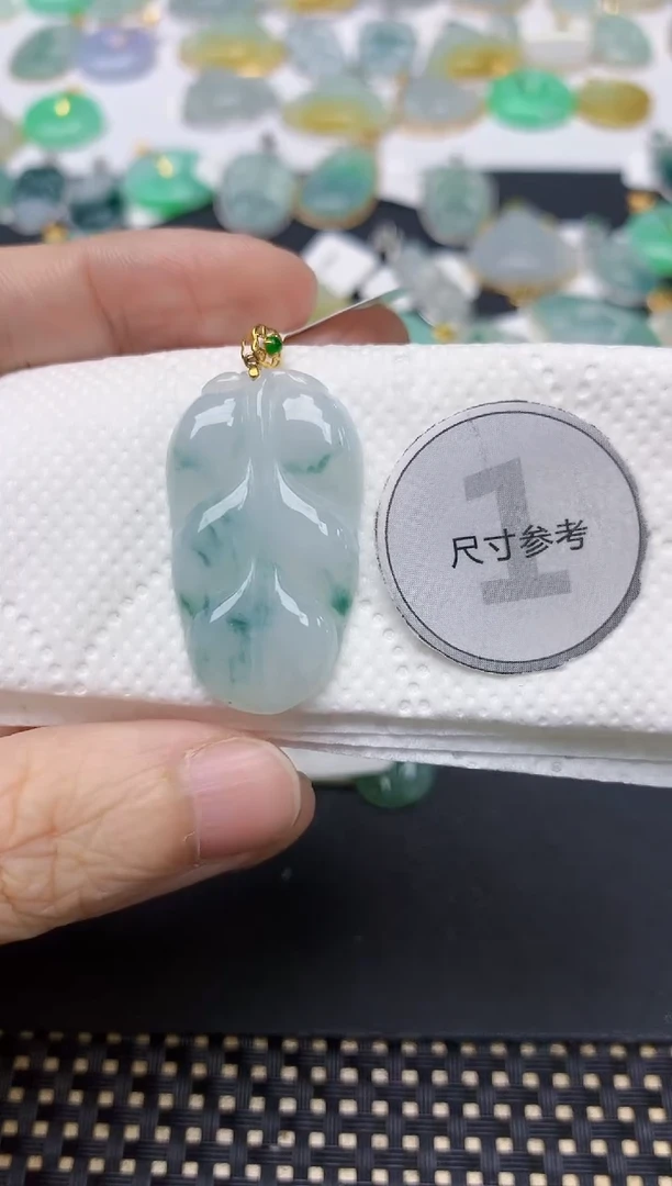 翡翠18K金镶嵌颈饰天然缅甸A货翡翠