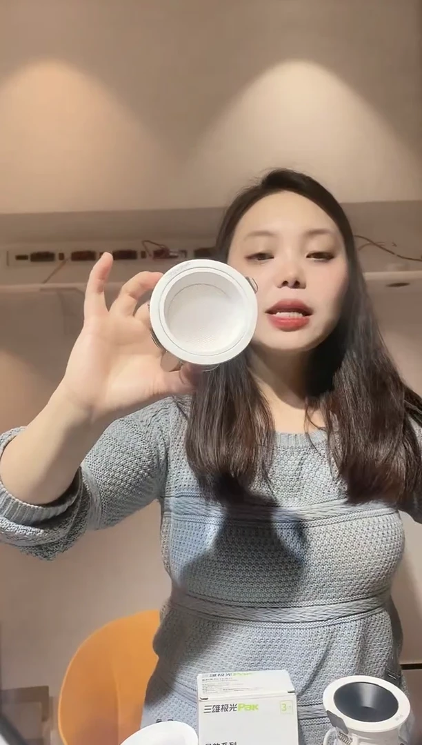 直筒式思****ᐝ灵动防眩筒灯6w4000k白杯