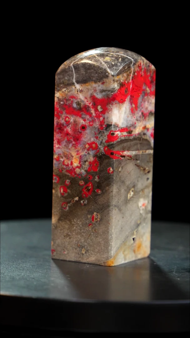 鸡血石梅花鸡血石稀少品种