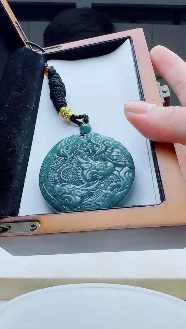 颈饰未镶嵌翡翠多样性发其中一