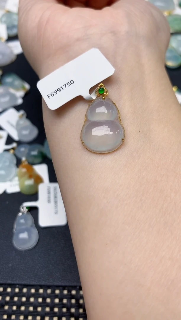 颈饰18K金镶嵌翡翠天然缅甸A货翡翠