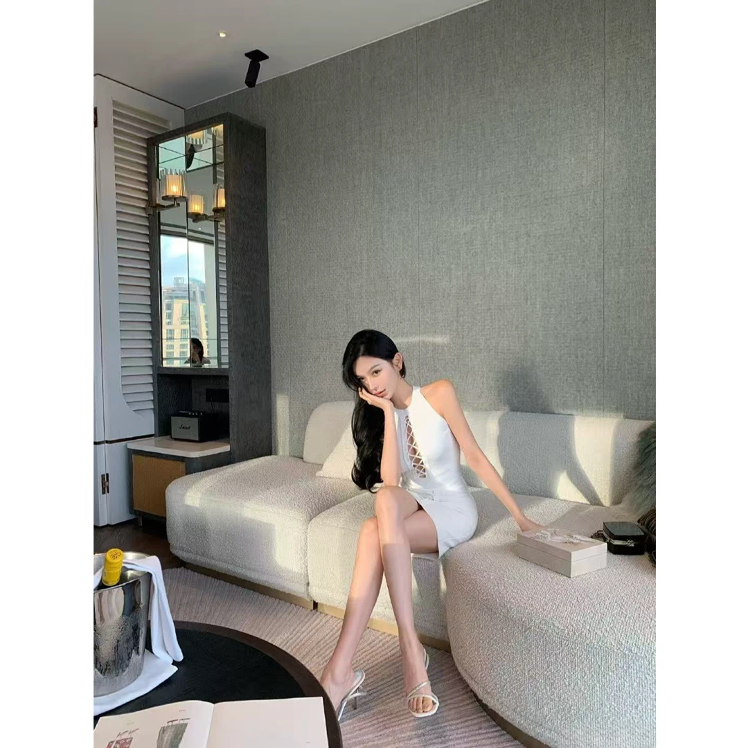 法式时尚设计感交叉绑带性感针织背心上衣女配绑带包臀半身裙套装