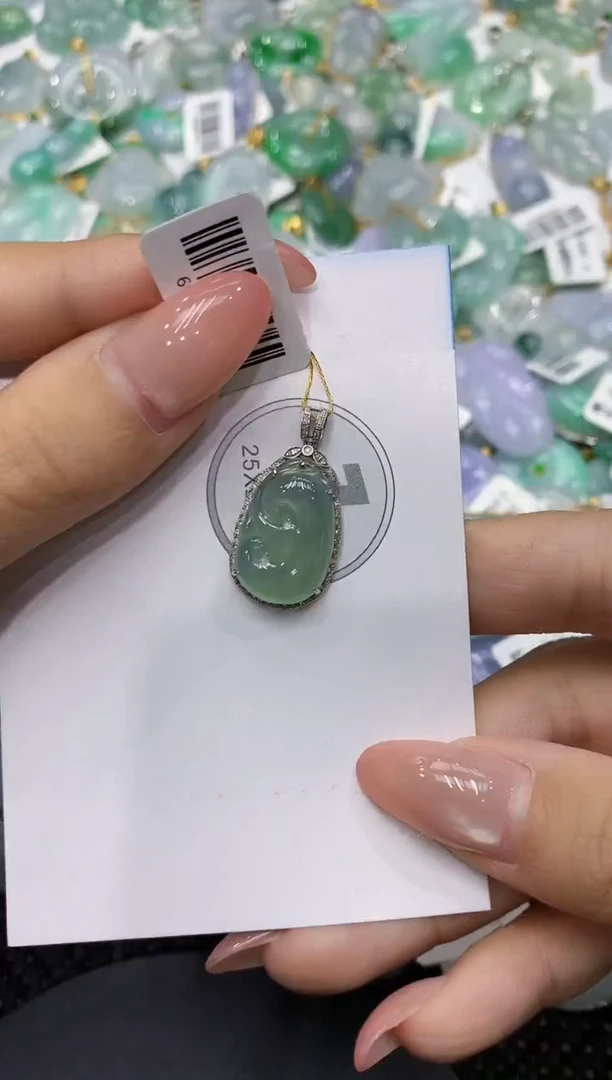 颈饰18K金镶嵌翡翠111111111111