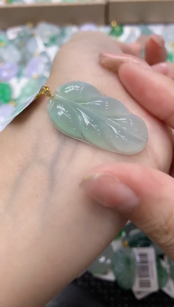 翡翠18K金镶嵌颈饰111111111