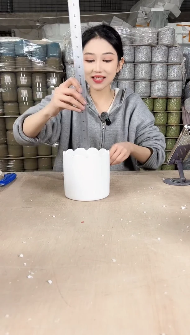 【闪购商品】陶瓷花口纯白色14x13