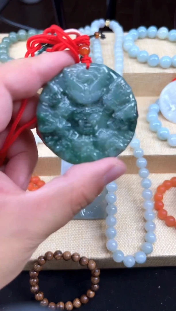 颈饰未镶嵌翡翠翡翠吊坠     龙牌