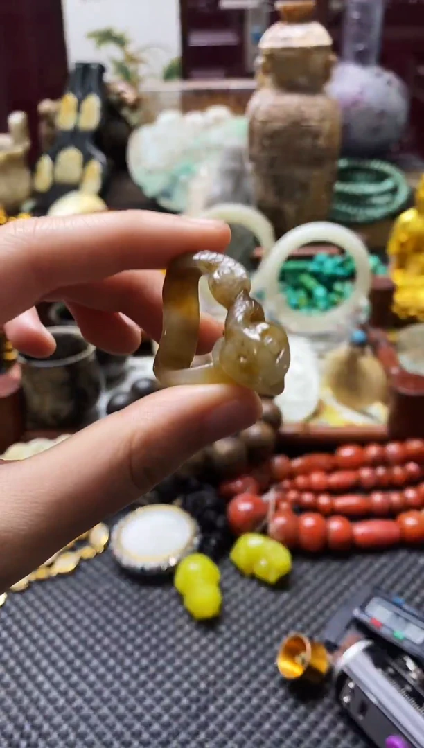 未镶嵌戒指和田玉戒指