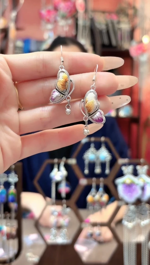 织绣云织谣民族风精美饰品230