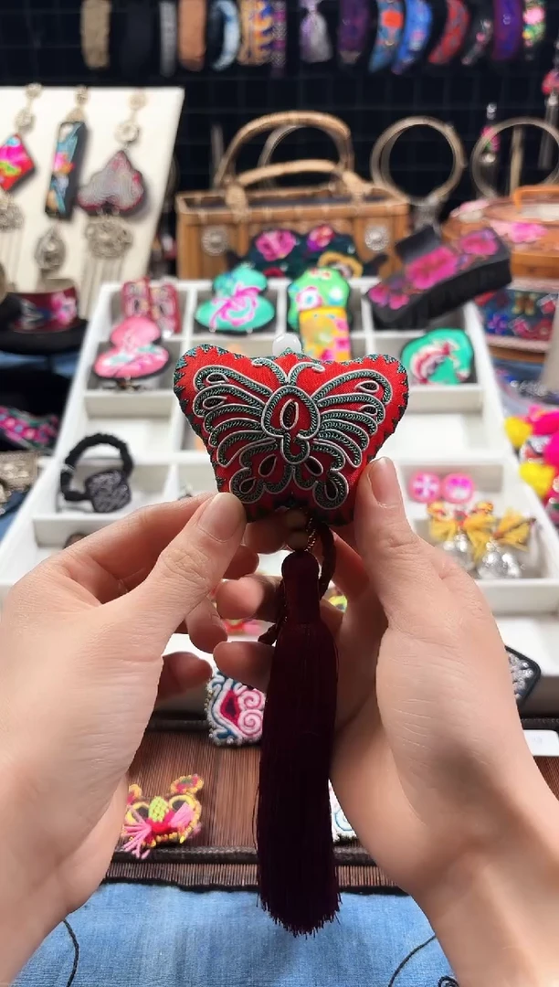 【闪购商品】刺绣手工老绣饰品