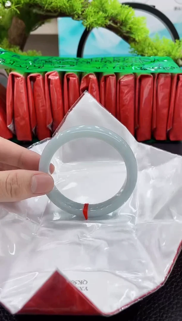 【闪购商品】翡翠手镯未镶嵌手镯