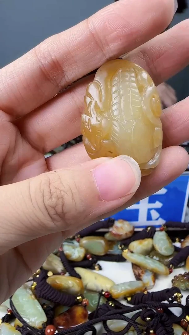 和田玉未镶嵌颈饰1