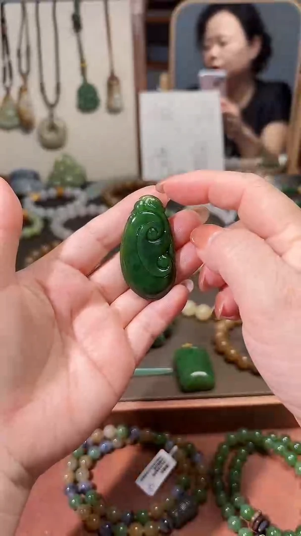 颈饰未镶嵌和田玉（碧玉）1