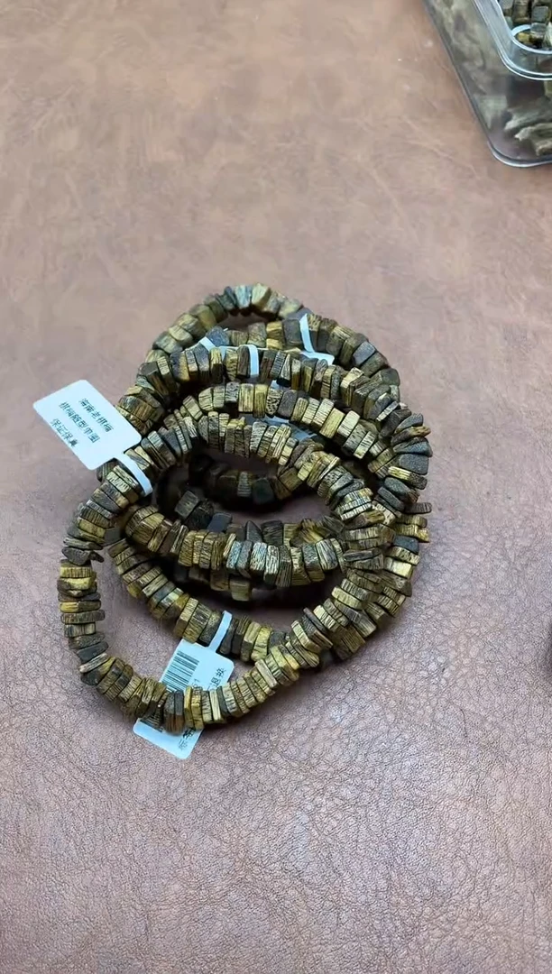 沉香手串Ꮚ****ଓ棋楠随型单圈多样性发其一