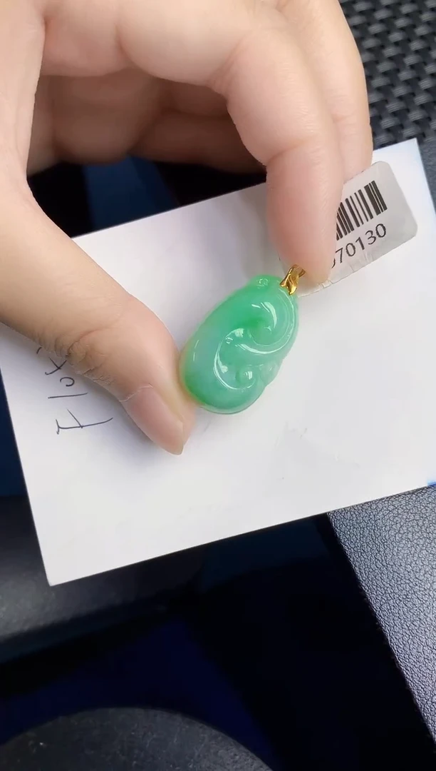 翡翠18K金镶嵌颈饰天然缅甸A货翡翠