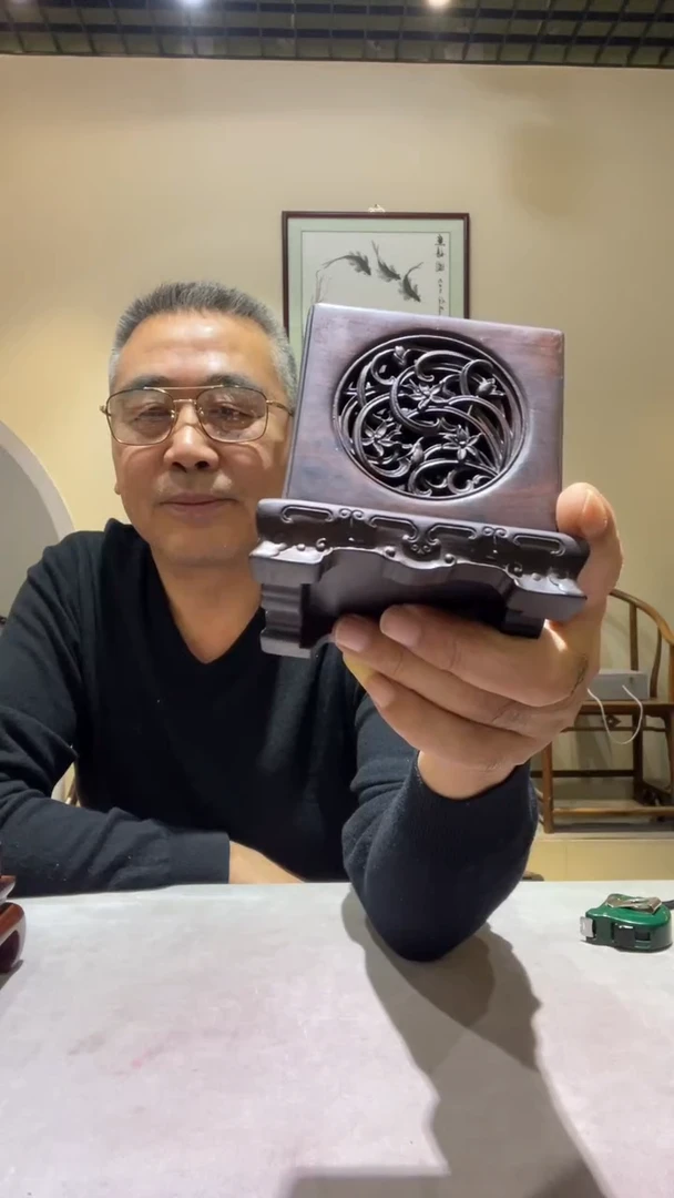 交趾黄檀（大红酸枝）灿**鹊精品木雕盒精工细作