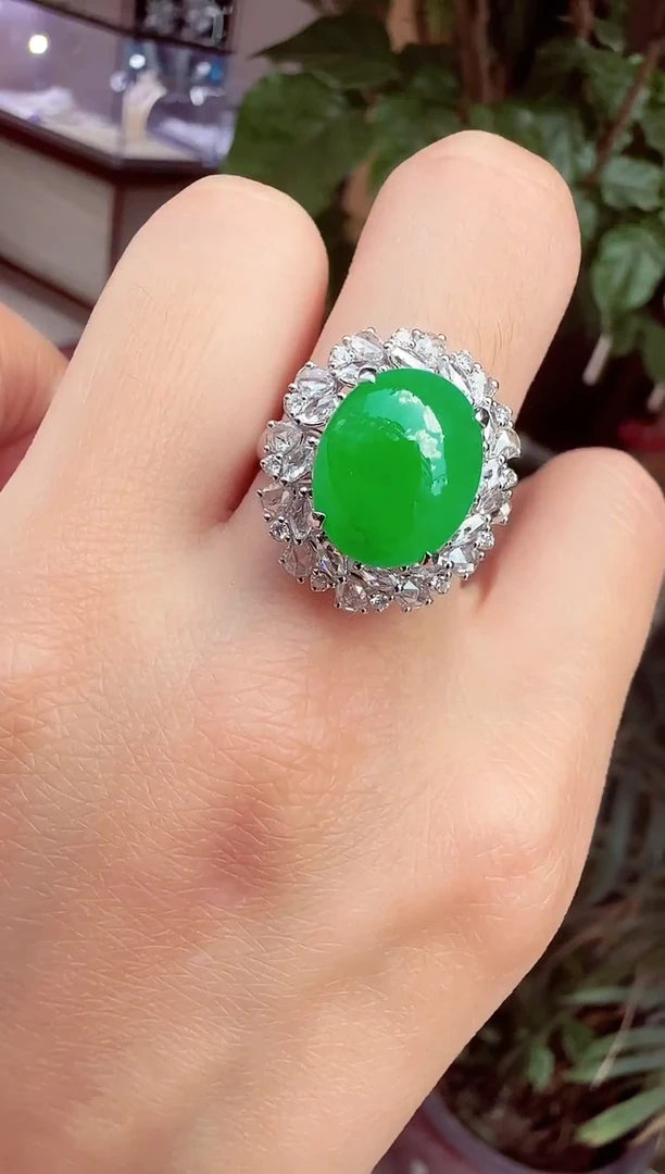 翡翠戒指18K金镶嵌蛋面