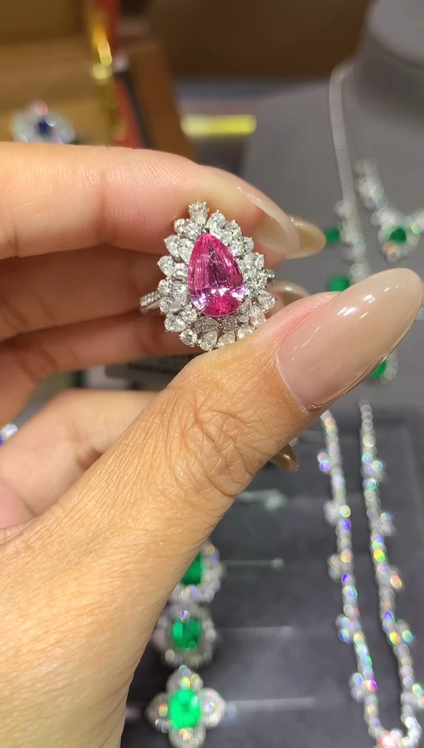 戒指蓝宝石18K金镶嵌2.04CT