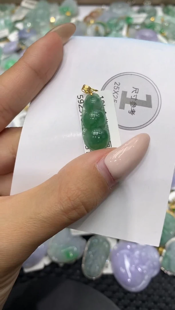颈饰18K金镶嵌翡翠111111111111