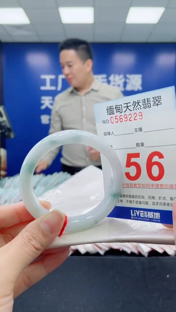 未镶嵌手镯翡翠天然翡翠手镯