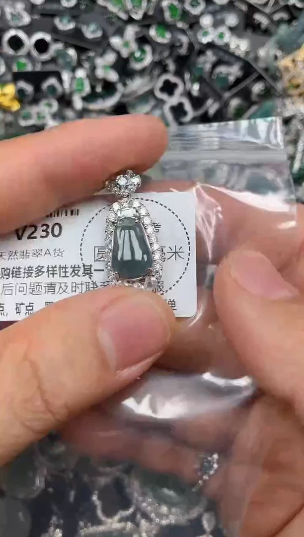 翡翠未镶嵌颈饰V230吊坠