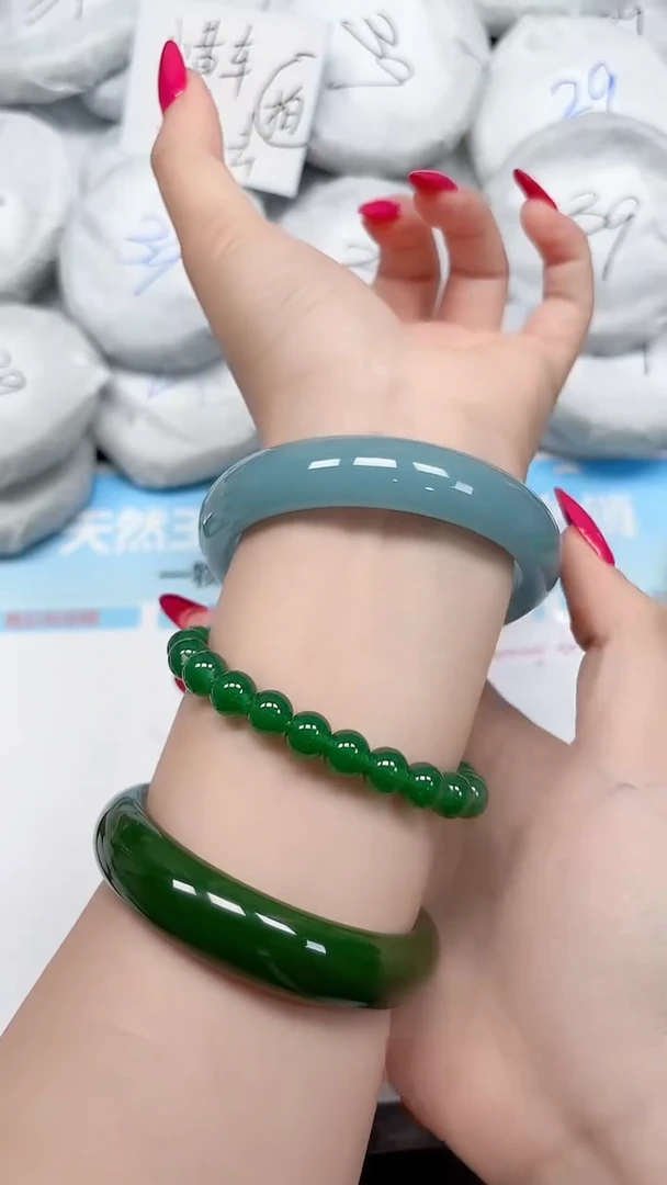 未镶嵌手镯石英质玉196/60