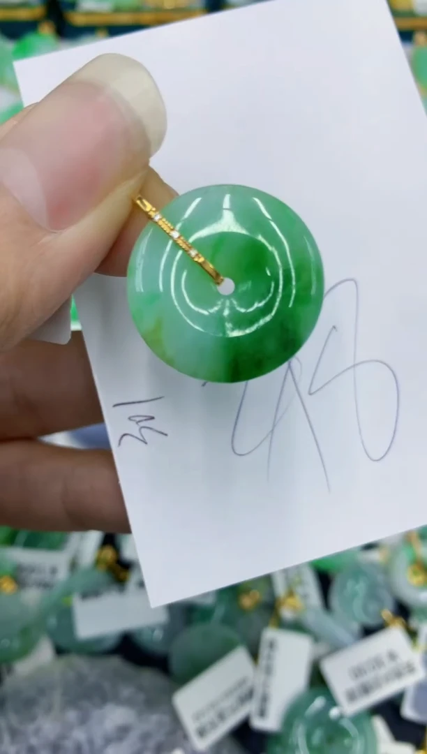 翡翠18K金镶嵌颈饰1111111111