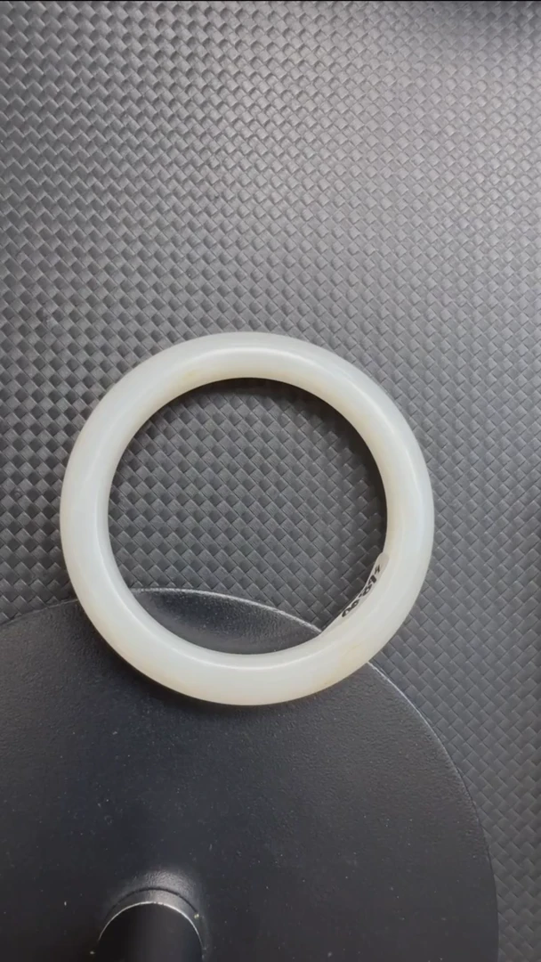 和田玉手镯未镶嵌295圈口52.8