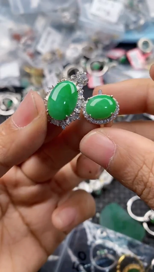 银S925镶嵌戒指翡翠888         4