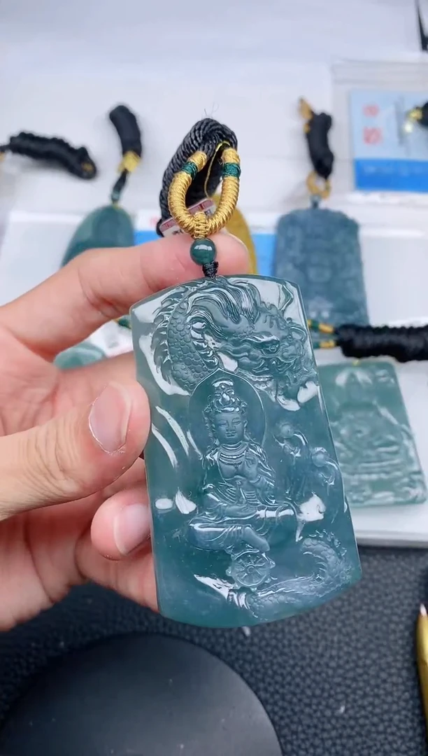 颈饰未镶嵌翡翠